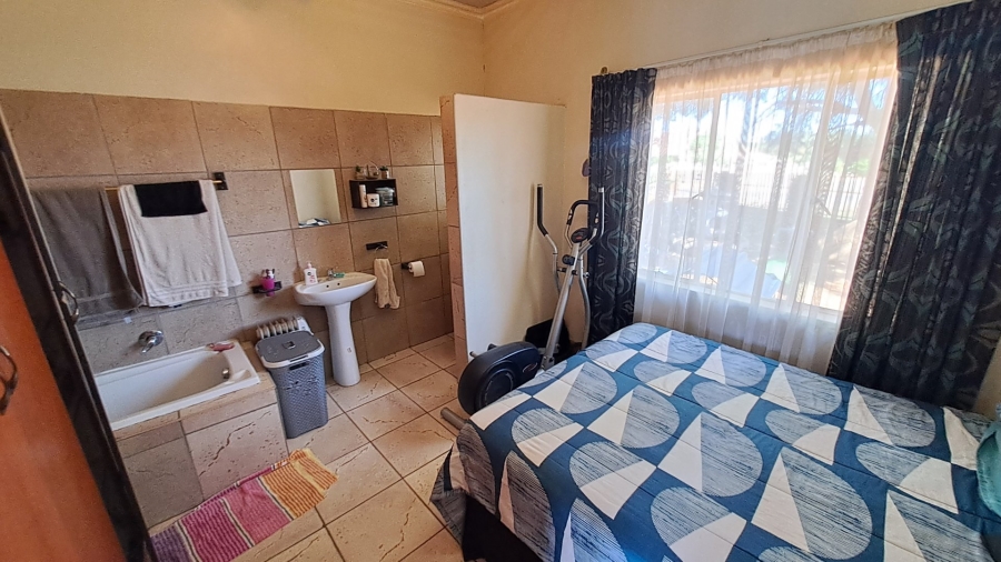 4 Bedroom Property for Sale in Uitsig Free State